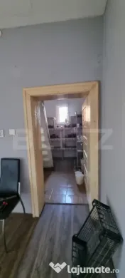 Casa cu doua corpuri,curte si gradina