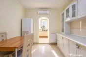 Apartament decomandat etaj 2 zona Lipovei 