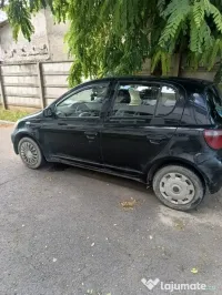 Vând Toyota Yaris