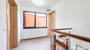 Casă modernă și luminoasă (2025) cu foișor și curte... 