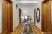 Vilă individuală cu 5 camere, piscină și curte genero...