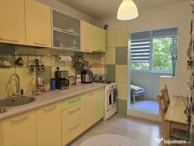 Apartament cu 3 camere de vânzare în zona Crangasi - Bucuresti (Bucuresti-Ilfov)