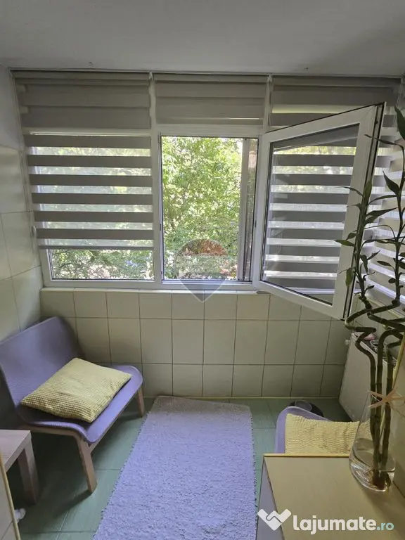 Apartament cu 3 camere de vânzare în zona Crangasi - Bucuresti (Bucuresti-Ilfov)