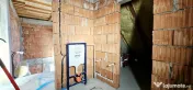 COMUNA BERCENI - CASĂ 5 CAMERE, 300 MP TEREN, SEMIFINISATĂ 