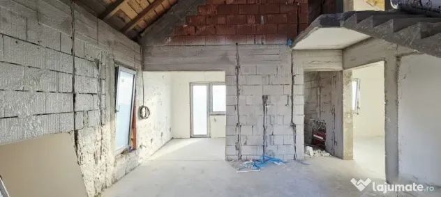 COMUNA BERCENI - CASĂ 5 CAMERE, 300 MP TEREN, SEMIFINISATĂ - Berceni (Bucuresti-Ilfov)