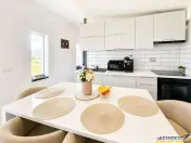 Teren 1.640 mp cu cabana moderna, foisor, gratar, atmosfera 
