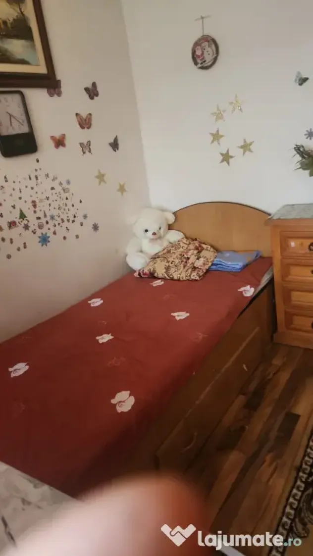 Inchiriez camera pt. o eleva apartament 4 camere in apropierea liceelor Gh.Asachi si M.Eminescu