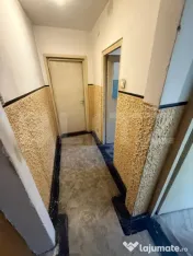 Apartament 3 camere, etajul 1, de renovat