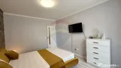 Apartament cochet de închiriat cu loc de parcare si curt... 