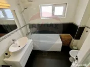 Apartament cochet de închiriat cu loc de parcare si curt... 