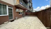 Apartament cochet de închiriat cu loc de parcare si curt... 