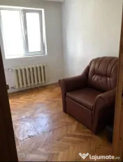 Apartament cu 3 camere semidecomandate zona George Enescu 