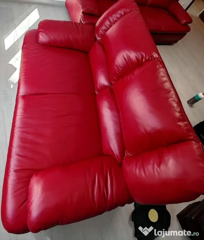 Vănd două canapele piele