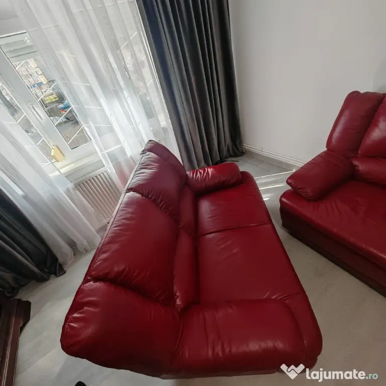 Vănd două canapele piele