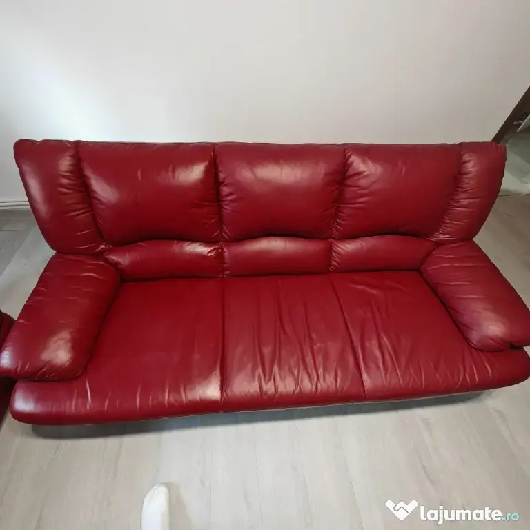 Vănd două canapele piele