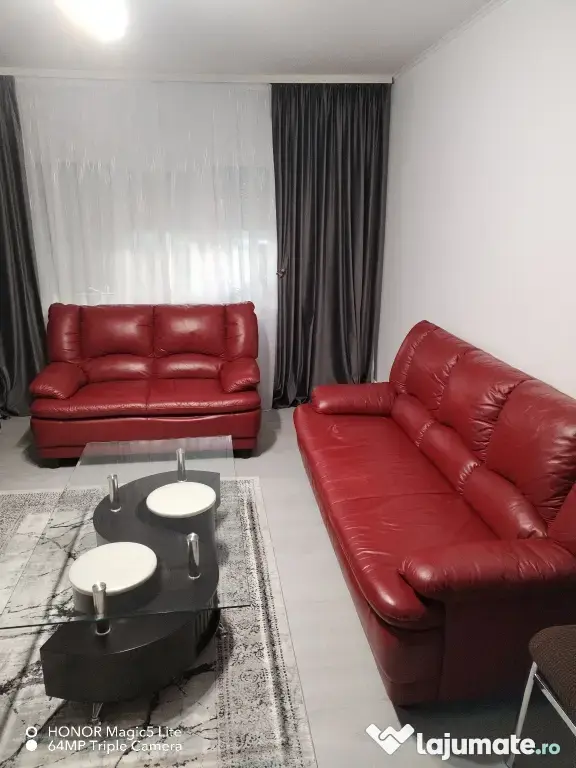 Vănd două canapele piele