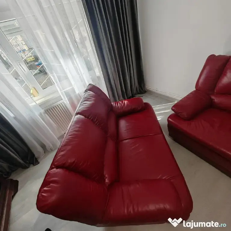 Vănd două canapele piele
