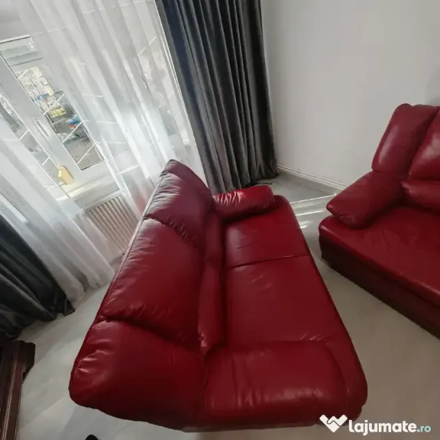 Vănd două canapele piele