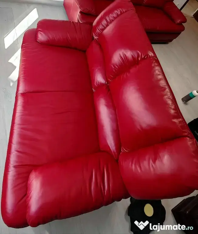 Vănd două canapele piele