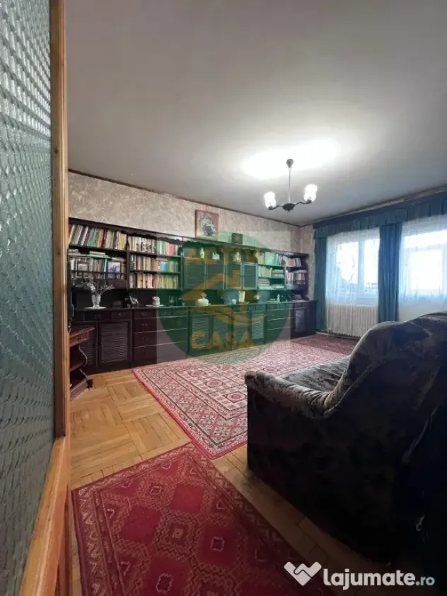 DE VÂNZARE – APARTAMENT CU 3 CAMERE - Roman (Neamt)