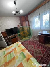 DE VÂNZARE – APARTAMENT CU 3 CAMERE 