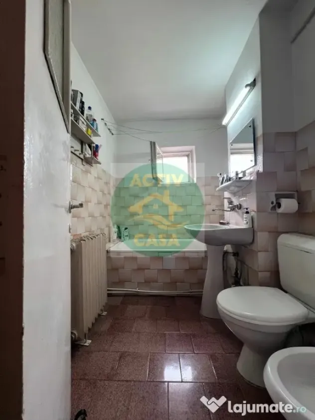 DE VÂNZARE – APARTAMENT CU 3 CAMERE - Roman (Neamt)