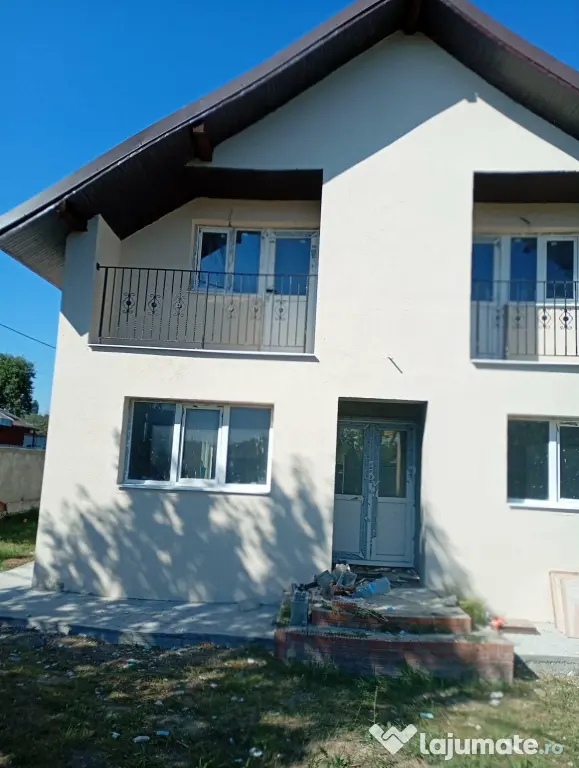 Proprietar - Vând casă la gri, Bacău (str. Cireșoaia)