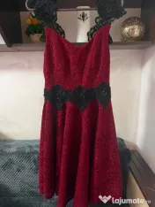 Vand rochii detalii în privat 