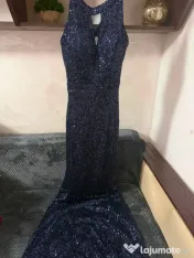 Vand rochii detalii în privat 