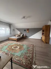 Casă spațioasă, mobilată și utilată, garaj și terasă