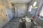 Casă spațioasă, mobilată și utilată, garaj și terasă