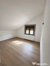 Casă spațioasă, mobilată și utilată, garaj și terasă