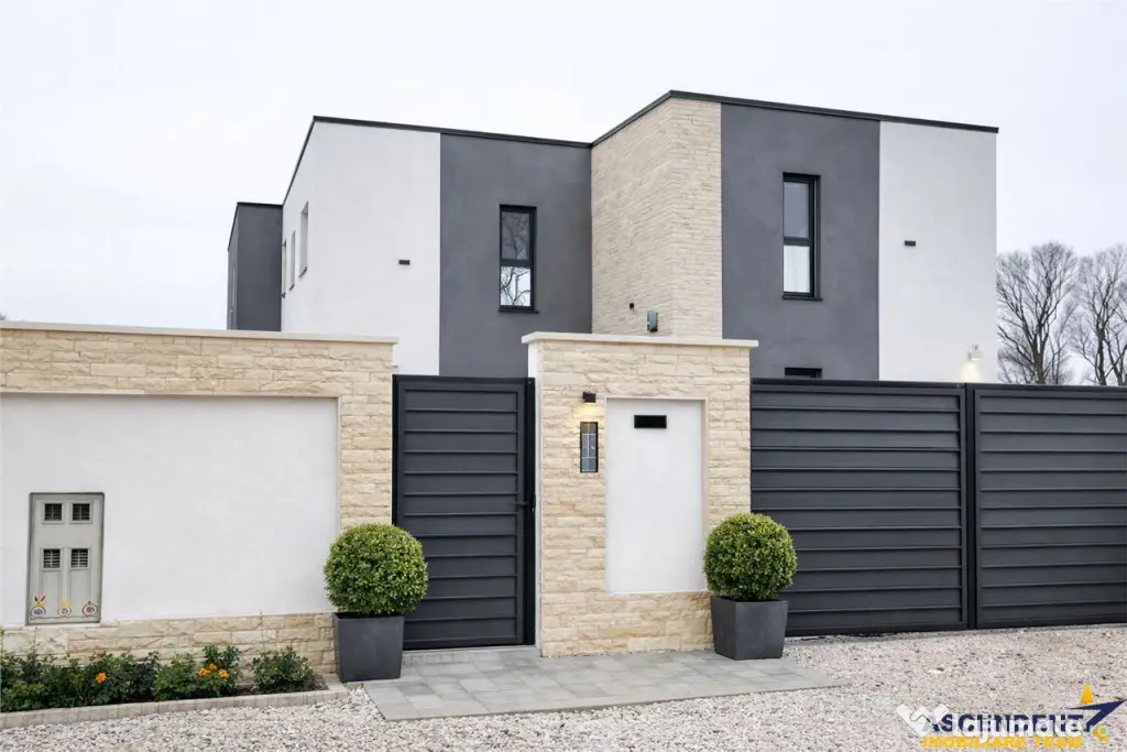 Vila impozanta, aspect deosebit, configuratie tip duplex, vi - Brasov (Brasov)