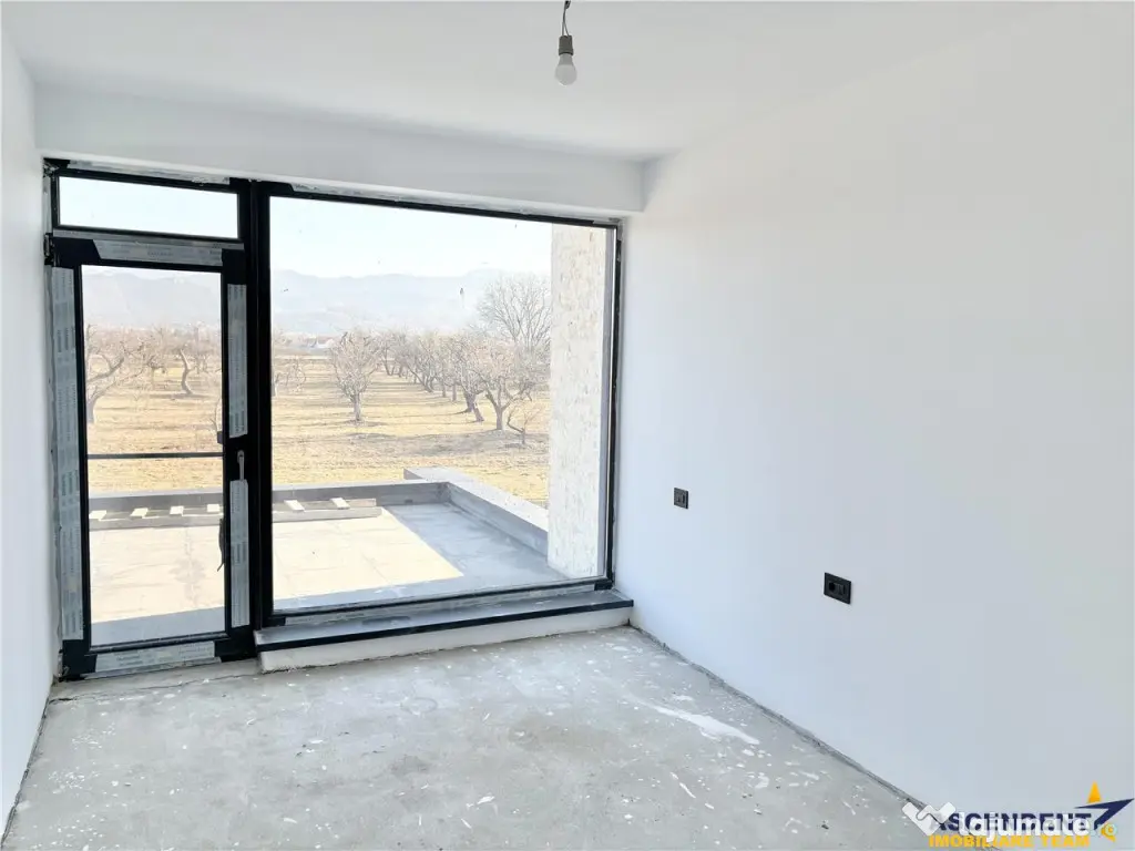 Vila impozanta, aspect deosebit, configuratie tip duplex, vi - Brasov (Brasov)