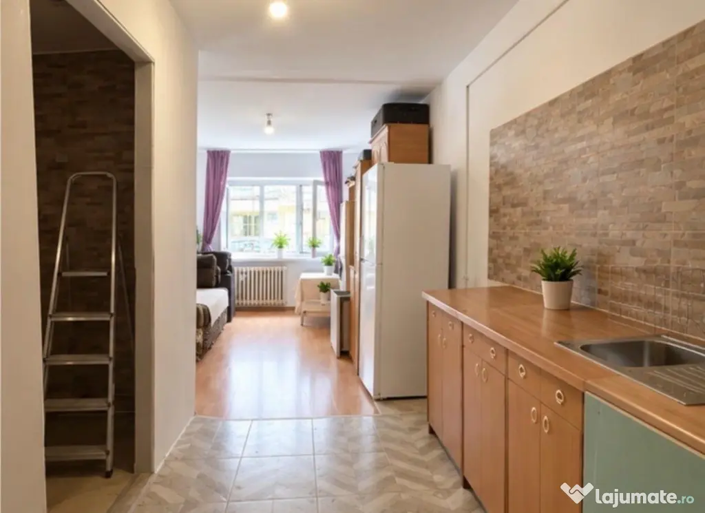 Camera de camin, zona Sarari, 21 mp, parter - Craiova (Dolj)