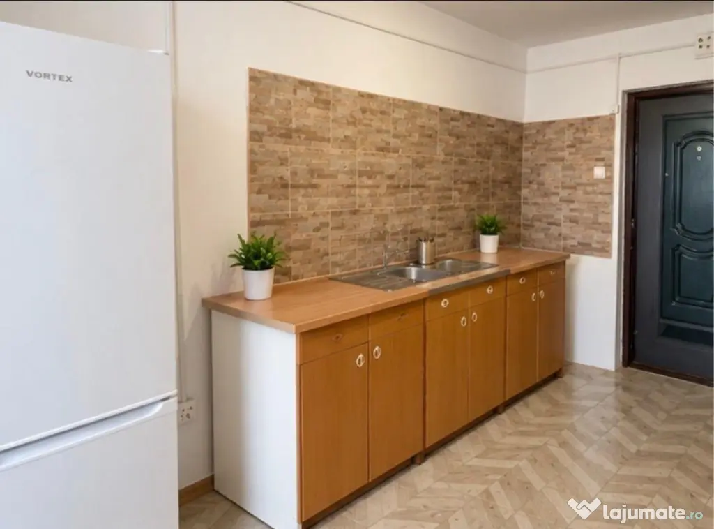 Camera de camin, zona Sarari, 21 mp, parter - Craiova (Dolj)