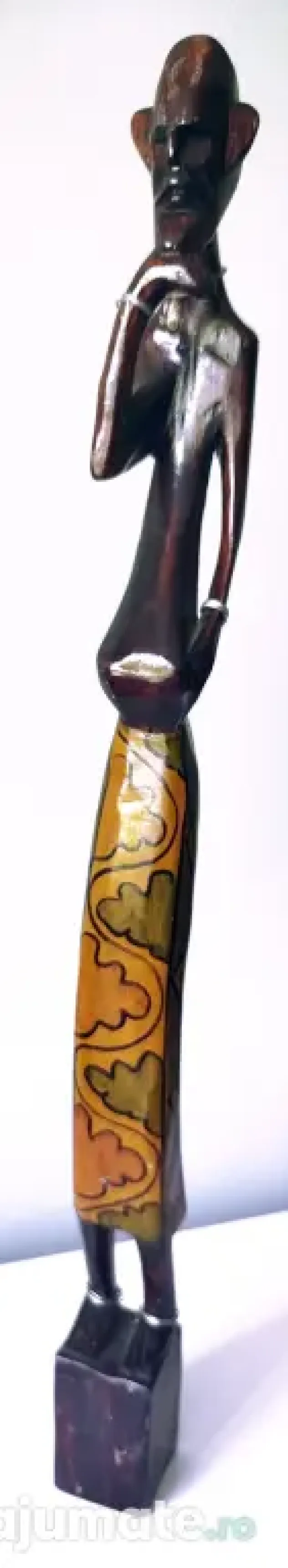 Set 3 statuete in stil african, din lemn sculptat, pictate manual