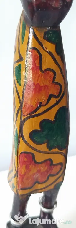 Set 3 statuete in stil african, din lemn sculptat, pictate manual