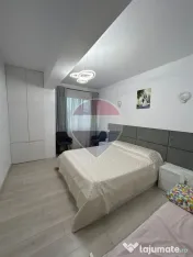 Apartament cu 3 camere de închiriat în zona Central 