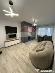 Apartament cu 3 camere de închiriat în zona Central