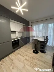 Apartament cu 3 camere de închiriat în zona Central