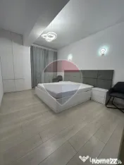 Apartament cu 3 camere de închiriat în zona Central
