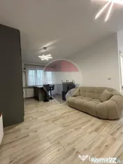 Apartament cu 3 camere de închiriat în zona Central