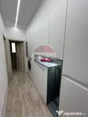 Apartament cu 3 camere de închiriat în zona Central 
