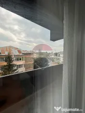 Apartament cu 3 camere de închiriat în zona Central 