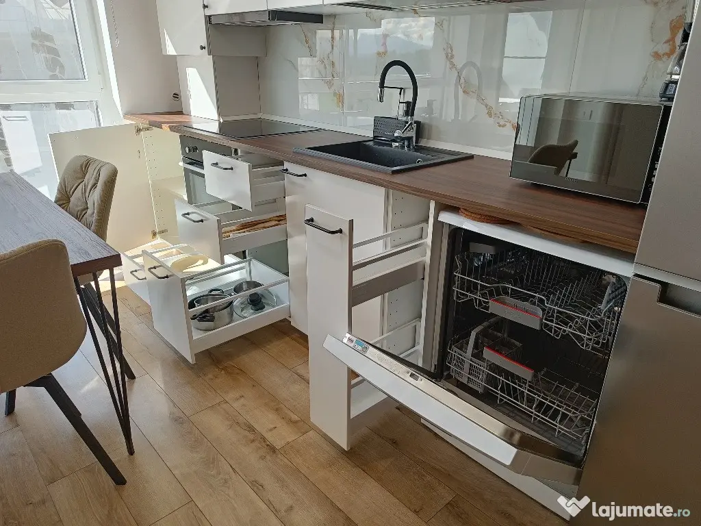 Apartament 2 camere tip studio + loc de parcare + boxa Tractorul - Brasov (Brasov)