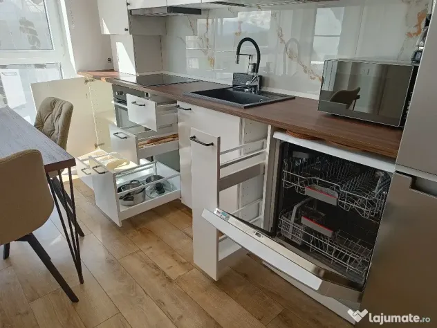 Apartament 2 camere tip studio + loc de parcare + boxa Tractorul - Brasov (Brasov)