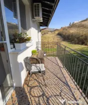 Vand apartament 3 camere +terasa 8mp zona Teilor