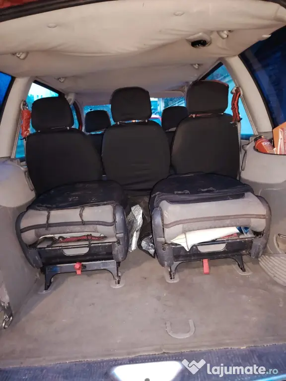 Vând Volkswagen Sharan