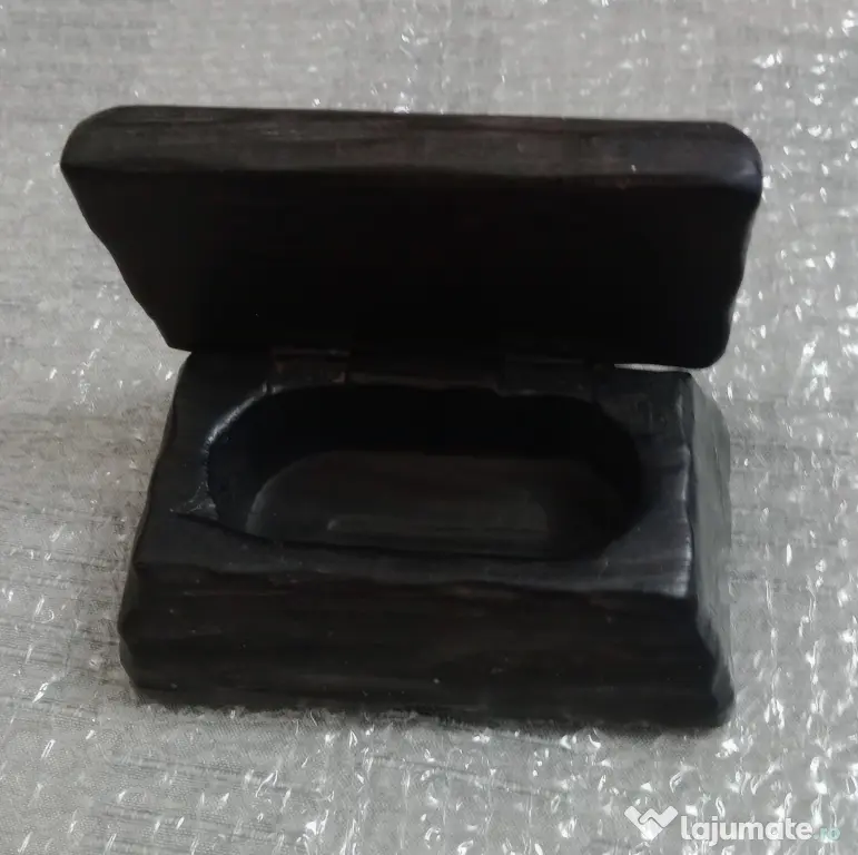 Cutiuta din lemn negru 15 cm. lungime bijuterii